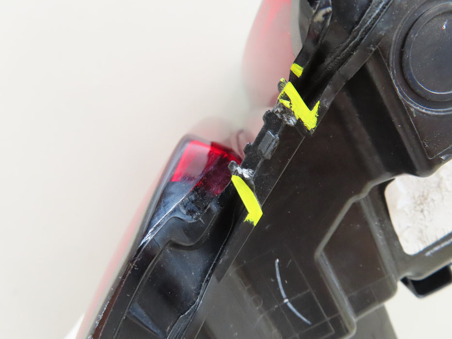2021-2023 KIA SORENTO REAR LEFT DRIVER SIDE TAIL LIGHT OEM 92401-R5