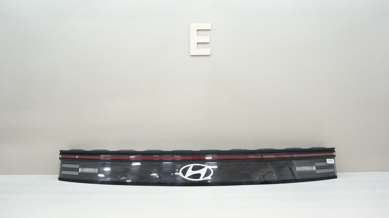 2024-2025 HYUNDAI SONATA REAR CENTER TAIL LIGHT OEM 92409L1550