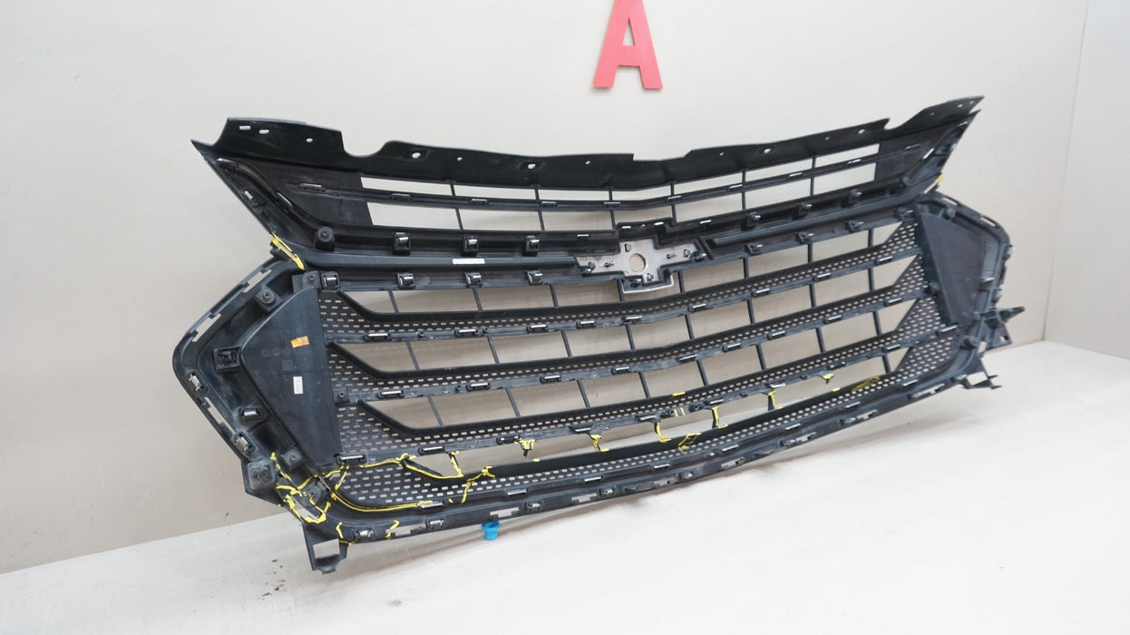 2018-2021 CHEVROLET TRAVERSE FRONT BUMPER RADIATOR GRILLE OEM 84344488 *DAMAGED*