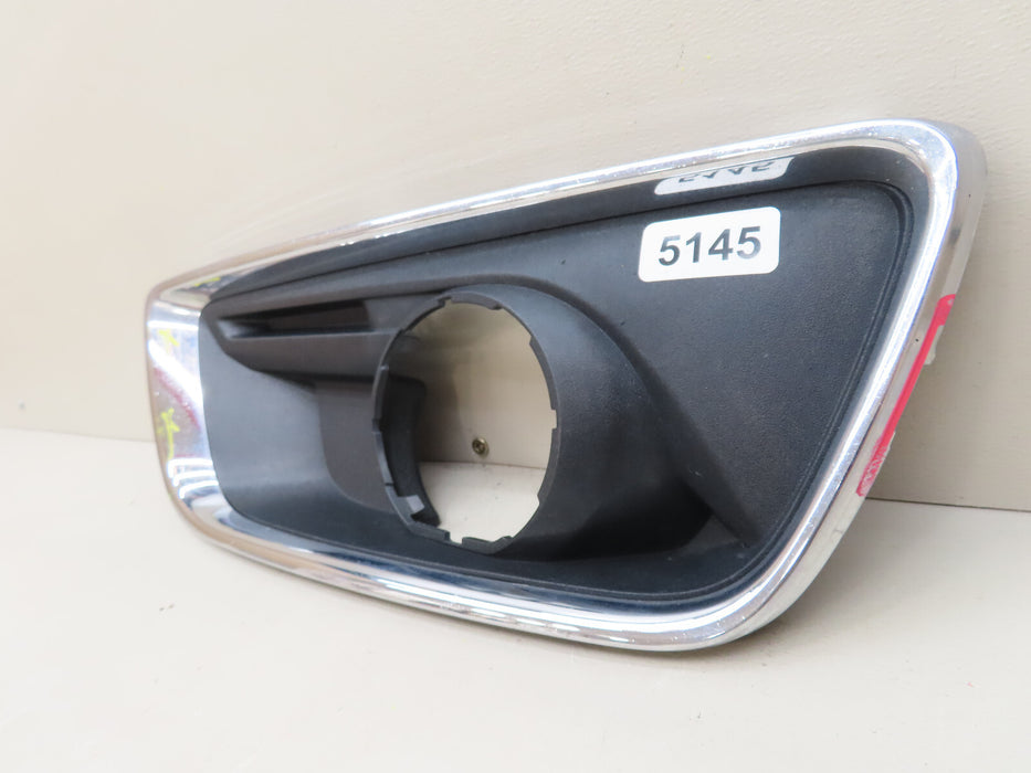 2013-2016 CHEVROLET MALIBU FRONT RIGHT PASSENGER FOG LIGHT BEZEL COVER OEM
