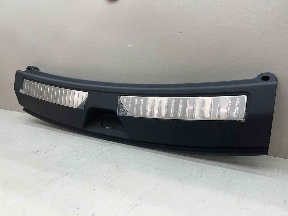 2021-2026 CHEVY TAHOE SUBURBAN YUKON REAR LIFTGATE SILL TRIM OEM 85124294