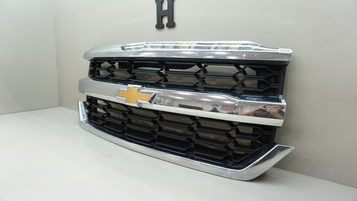 2016-2019 CHEVROLET SILVERADO 1500 FRONT CENTER RADIATOR GRILLE OEM 23380362