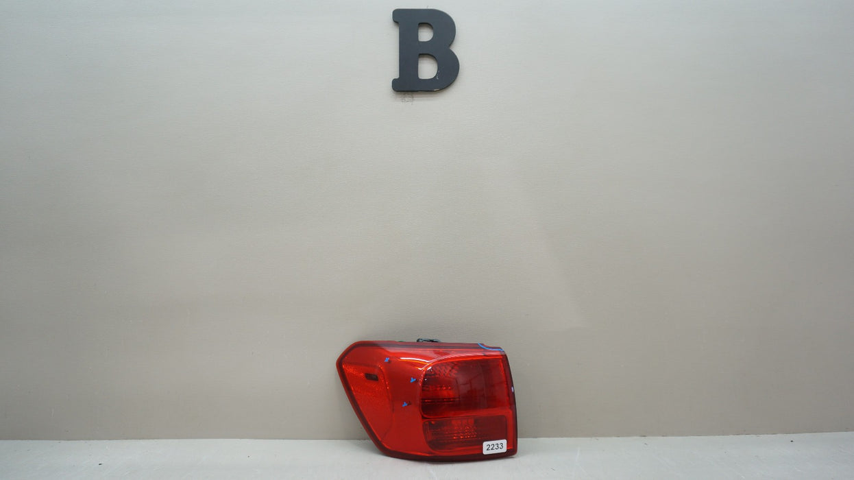 2016-2018 KIA SEDONA REAR LEFT DRIVERS SIDE TAIL LIGHT OEM