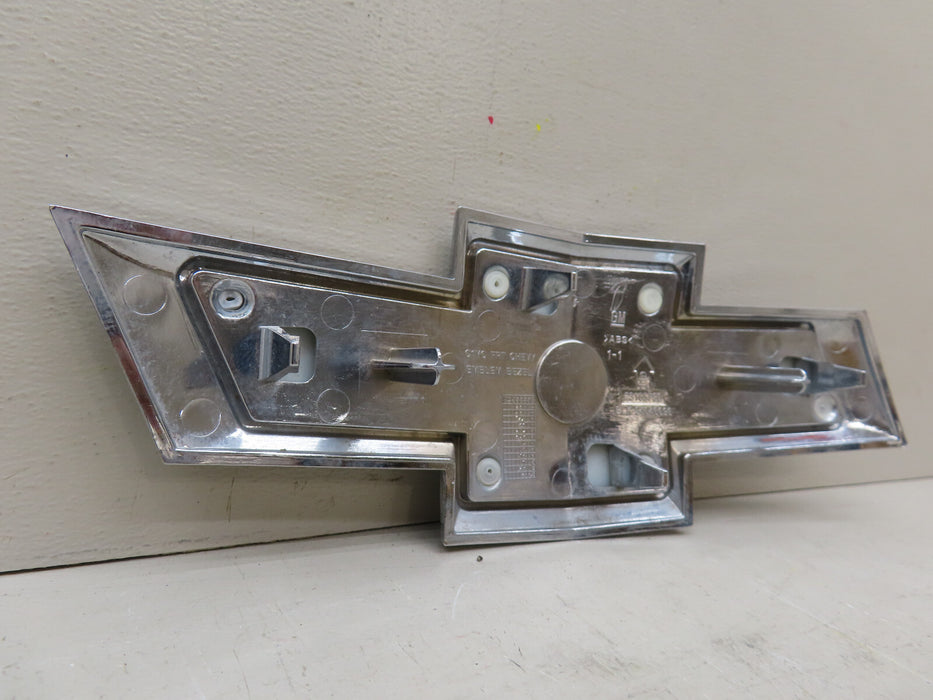 GM GENUINE EMBLEM 84046096