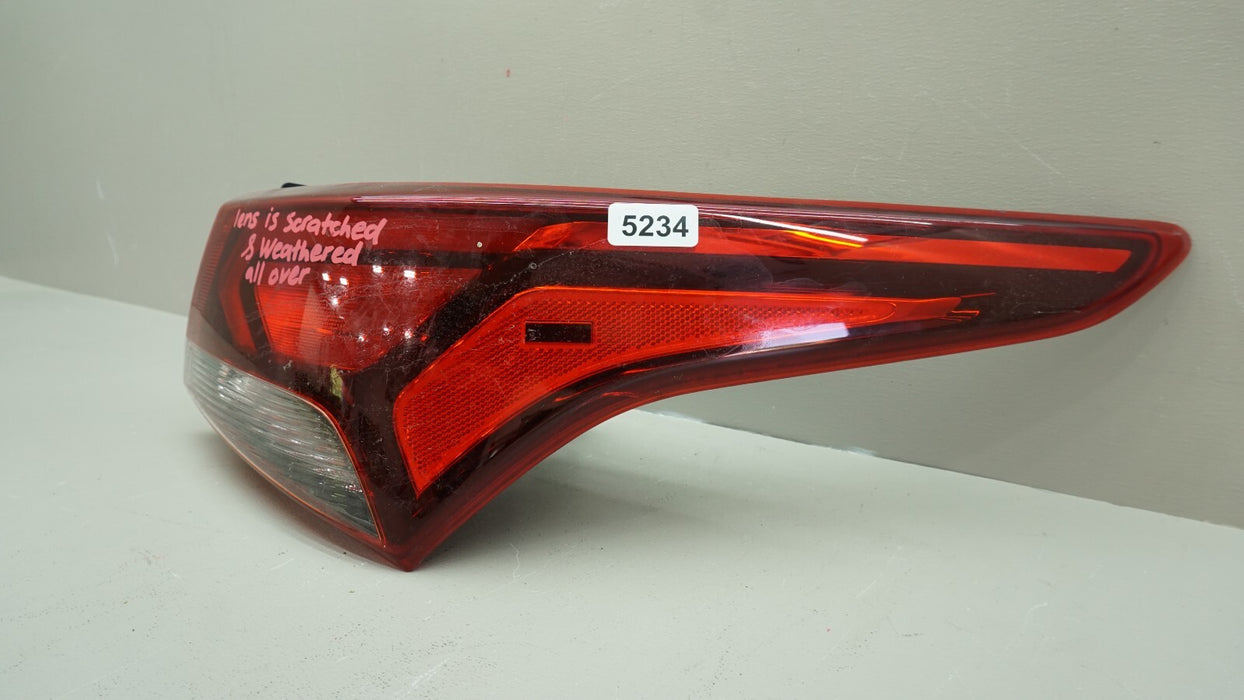2018-2020 HYUNDAI ACCENT REAR RIGHT PASSENGER OUTER TAIL LIGHT OEM 92402-J0010