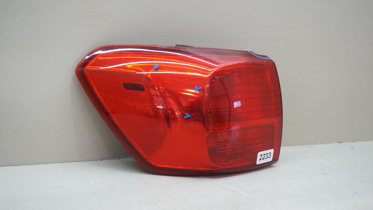 2016-2018 KIA SEDONA REAR LEFT DRIVERS SIDE TAIL LIGHT OEM