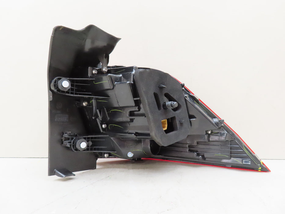 2018-2022 VOLKSWAGEN TIGUAN REAR LEFT DRIVER SIDE TAILLIGHT OEM 5NN-945-095-A