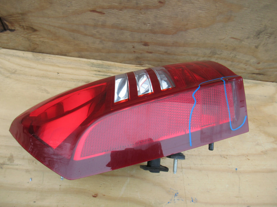 2005 2006 2007 CHRYSLER 300C LEFT REAR HALOGEN TAILLIGHT LAMP OEM