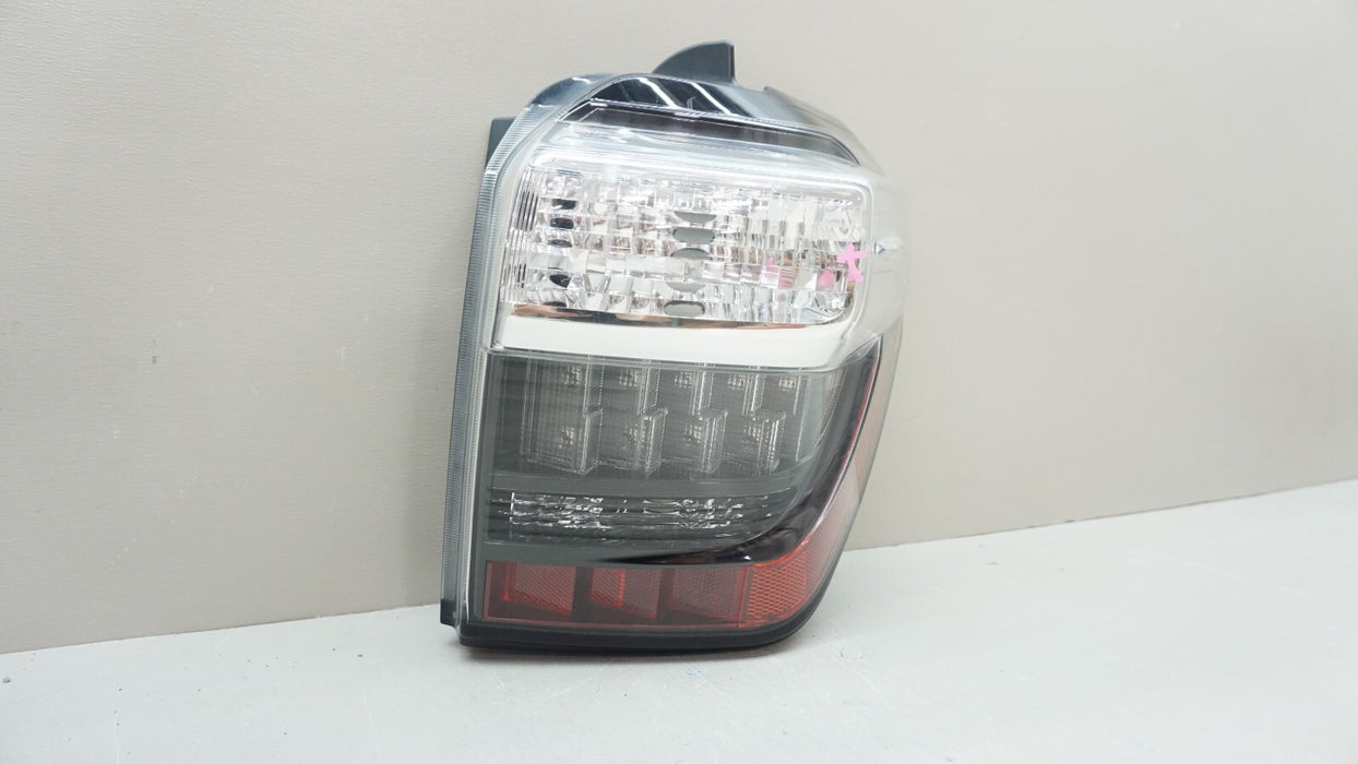 2014-2020 TOYOTA 4RUNNER FRONT RIGHT PASSENGER SIDE TAIL LIGHT OEM