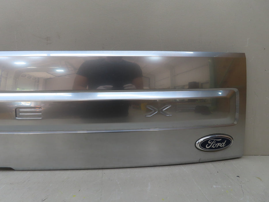 2013-2019 FORD FLEX LIMITED TAILGATE MOLDING W/ CAMERA OEM DA83-74402A30-AGW