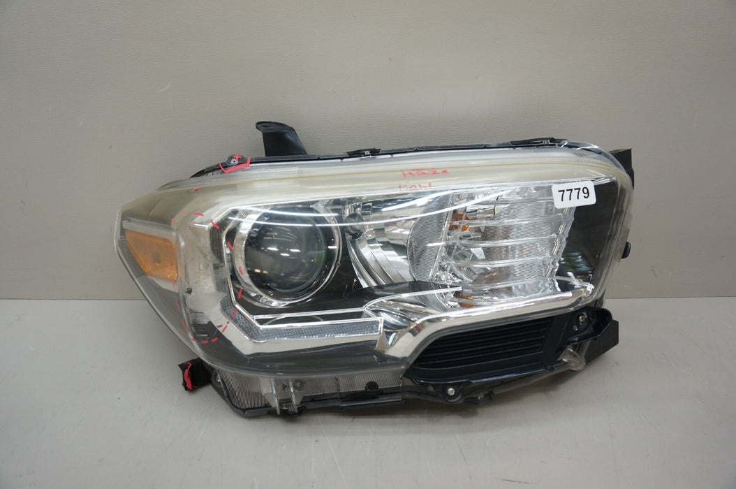 2016-2023 TOYOTA TACOMA FRONT RIGHT PASSENGER SIDE HEADLIGHT HALOGEN OEM