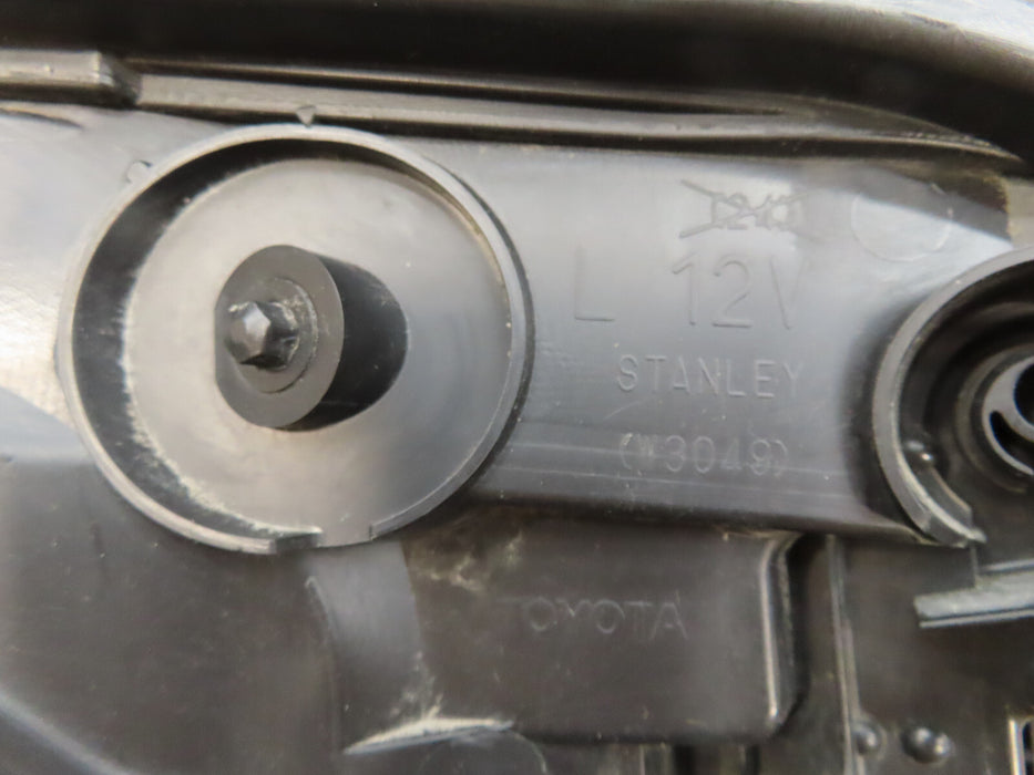 2016 2017 2018 TOYOTA RAV4 FRONT LEFT DRIVER HEADLIGHT HALOGEN OEM