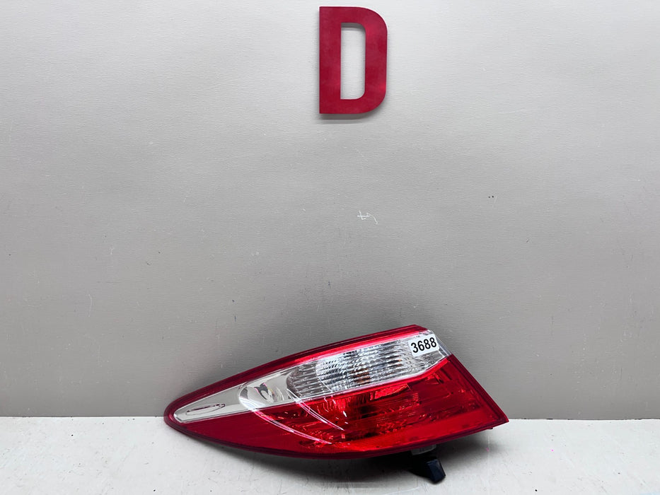 2015-2017 TOYOTA CAMRY RH PASSENGER RIGHT OUTER TAILLIGHT 945 234 OEM