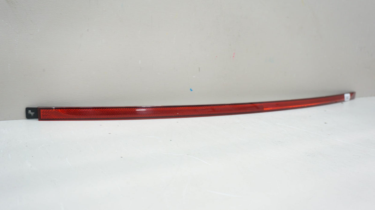 2022-2024 VOLKSWAGEN TIGUAN REARCENTER BUMPER REFLECTOR OEM 5NA945109