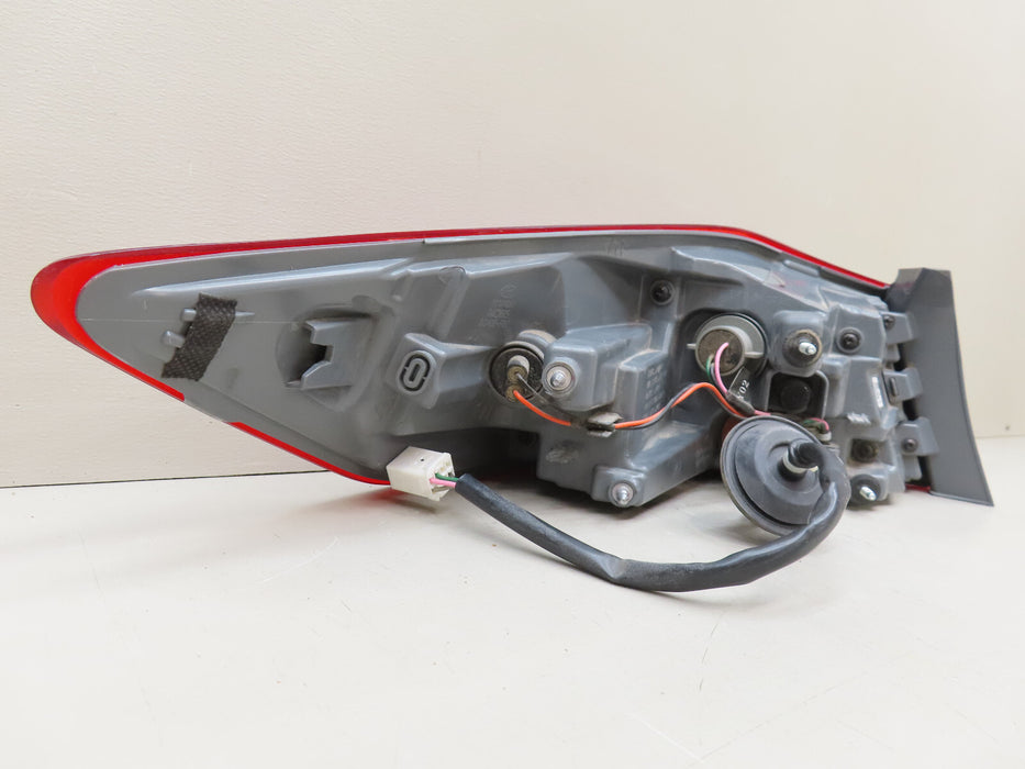 2017-2018 HYUNDAI ELANTRA REAR RIGHT PASSENGER SIDE OUTER TAIL LIGHT OEM
