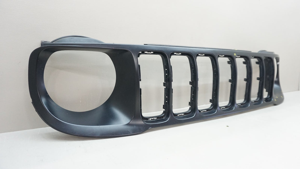 2015-2018 JEEP RENEGADE FRONT RADIATOR GRILLE GRILL 52088680 OEM