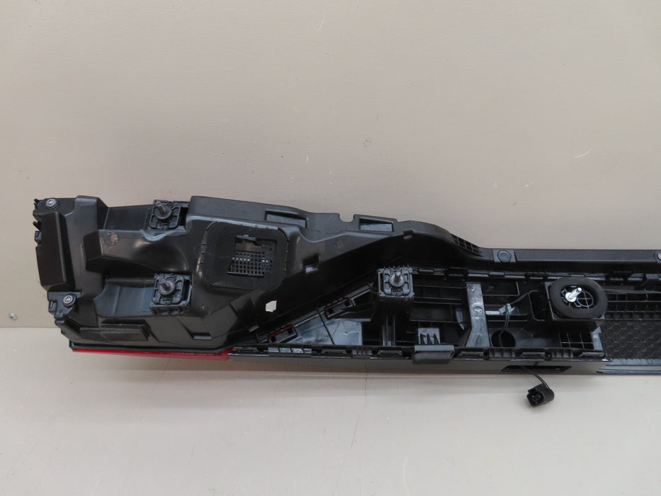 2019-2020 AUDI Q8 REAR CENTER BRAKE LIFT GATE TAIL LIGHT OEM 4M8.945.095.Q