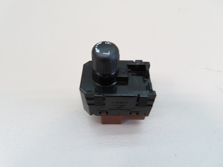 2016-2018 NISSAN TITAN XD 4DR FRONT LEFT WINDOW MIRROR SWITCH BEZEL TRIM SET OEM