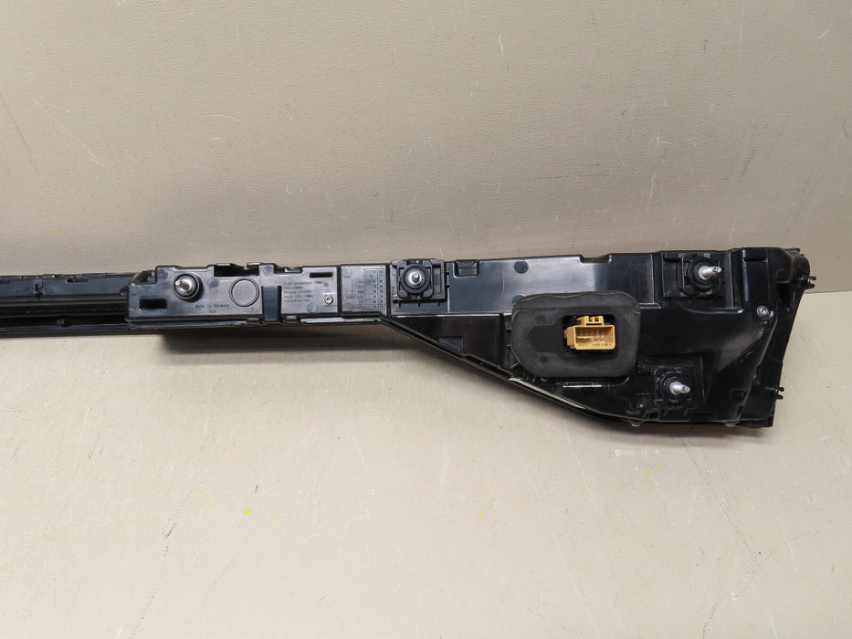 2019 - 2023 AUDI A8 L REAR TRUNK LID CENTER TAILLIGHT LIGHT LAMP OEM 4N0945095H