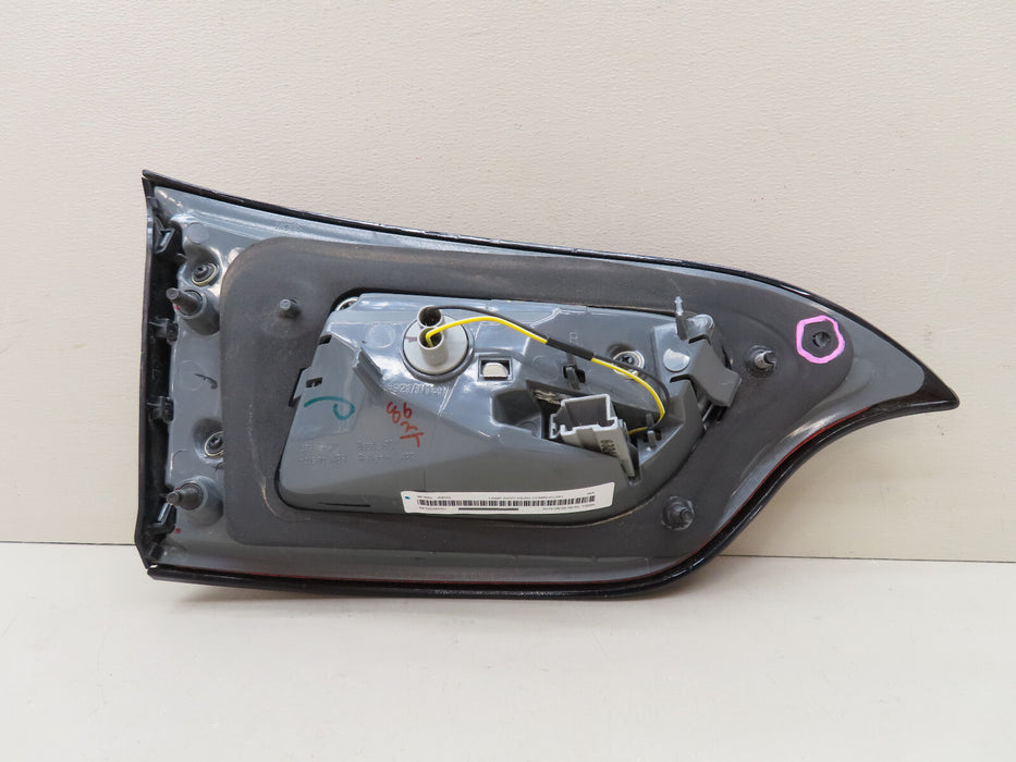 2014-2018 JEEP CHEROKEE REAR RIGHT PASSENGER INNER TAIL LIGHT OEM 68330344AA