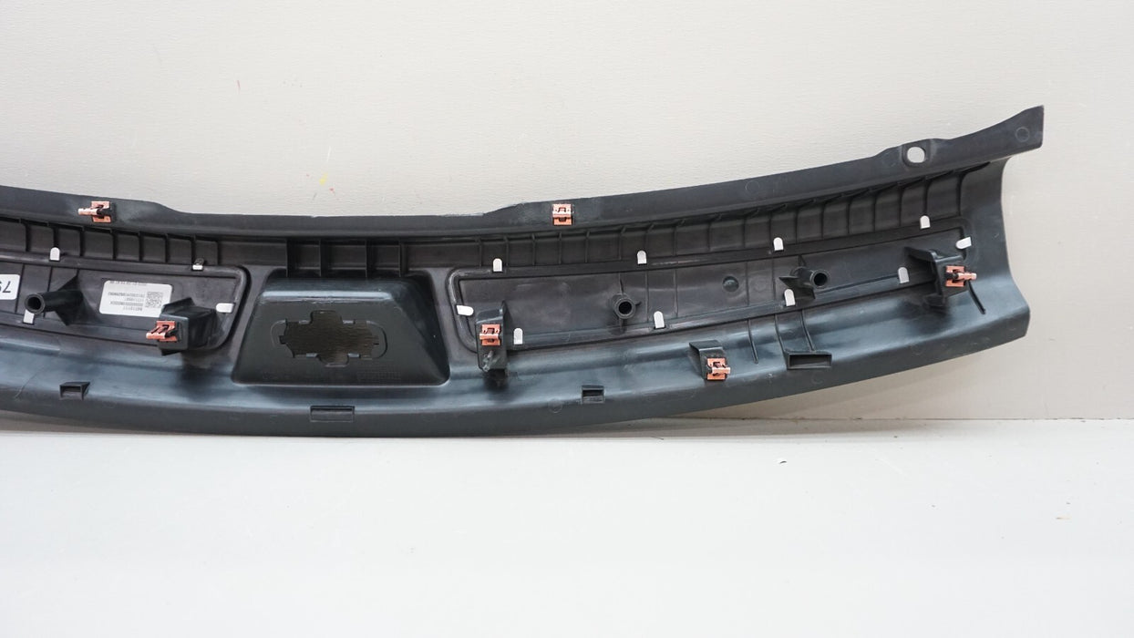 2020-2023 CADILLAC XT6 REAR LIFTGATE SILL GARNISH TRIM MOLDING OEM 84710118