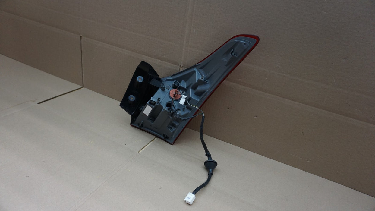 2016-2017 HYUNDAI ELANTRA GT HATCHBACK REAR LEFT DRIVERS LED TAIL LIGHT OEM
