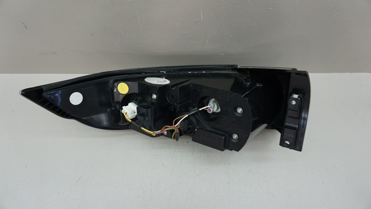2012-2015 LAND RANGE ROVER EVOQUE RIGHT PASSENGER SIDE TAIL LIGHT OUTER LAMP OEM