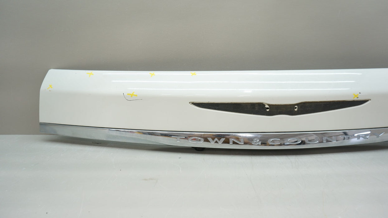 2011-2016 CHRYSLER TOWN & COUNTRY REAR LIFT GATE MOLDING W / CAMERA OEM