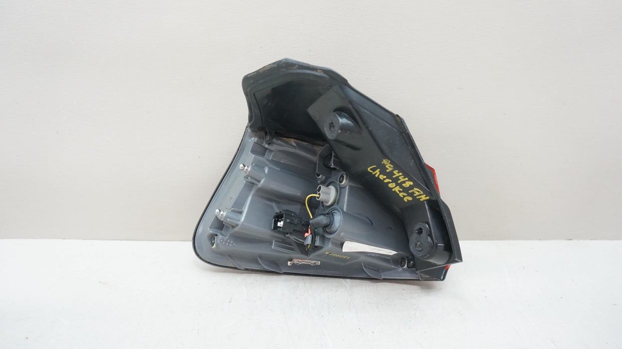2014-2018 JEEP CHEROKEE REAR RIGHT PASSENGER SIDE TAIL LIGHT OEM