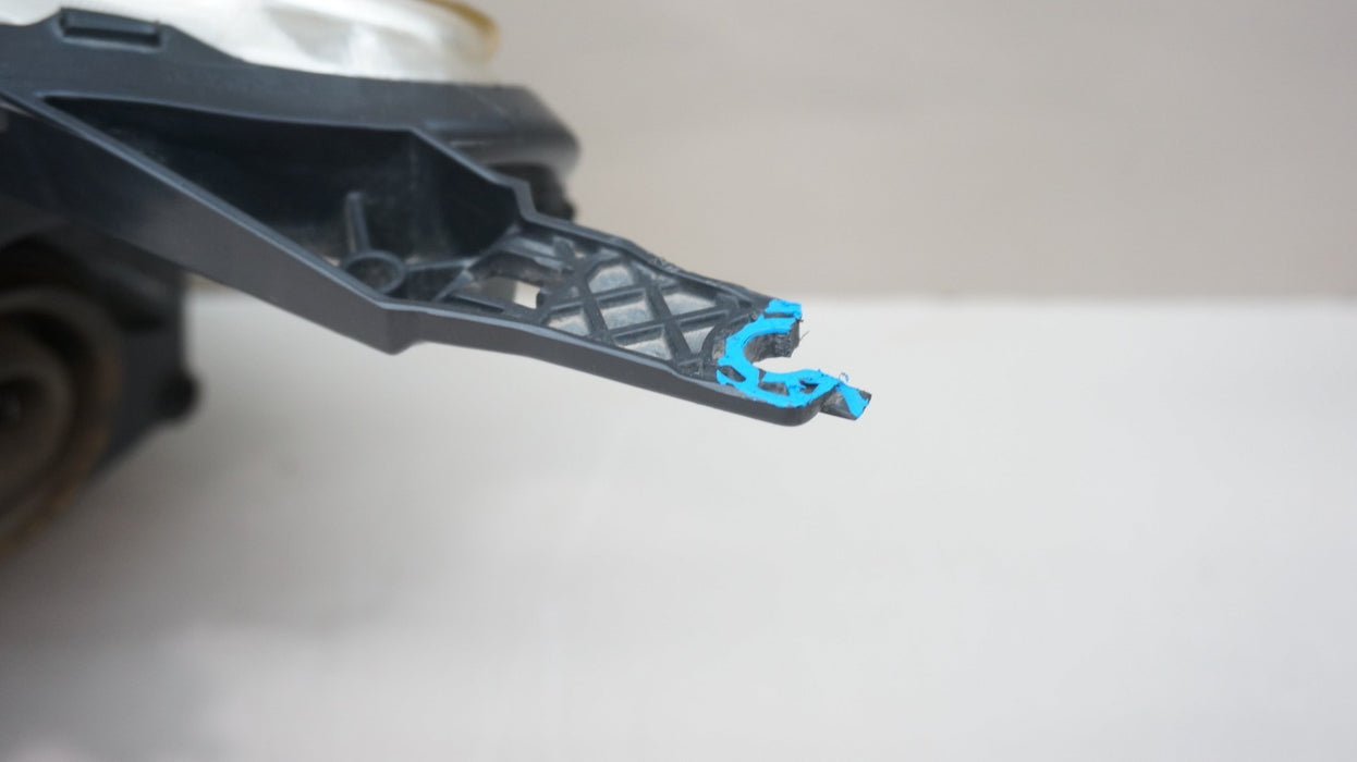 2012-2014 NISSAN VERSA FRONT RIGHT PASSENGER SIDE HALOGEN HEADLIGHT OEM