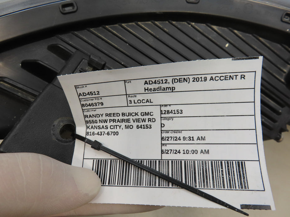 2018-2020 HYUNDAI ACCENT FRONT RIGHT PASSENGER SIDE HEADLIGHT LAMP OEM