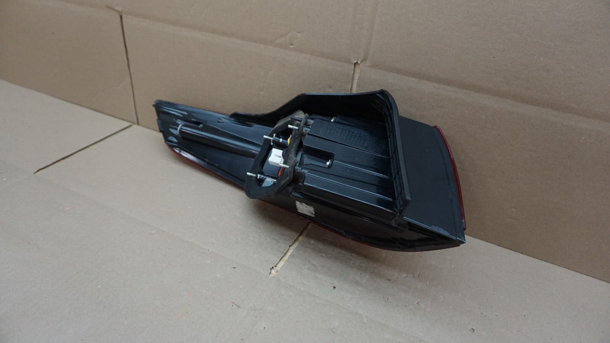 2011-2013 KIA OPTIMA REAR RIGHT PASSENGERS TAIL LIGHT OEM 11 12 13