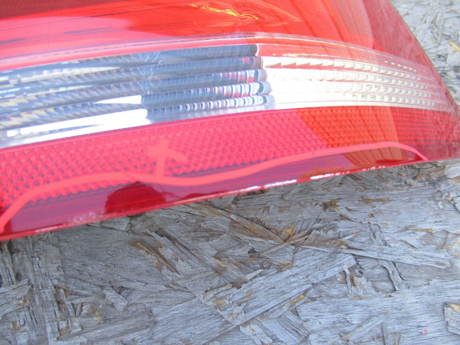 2011-2014 VOLKSWAGEN TOUAREG REAR RIGHT PASSENGER SIDE TAIL LIGHT HALOGEN OEM