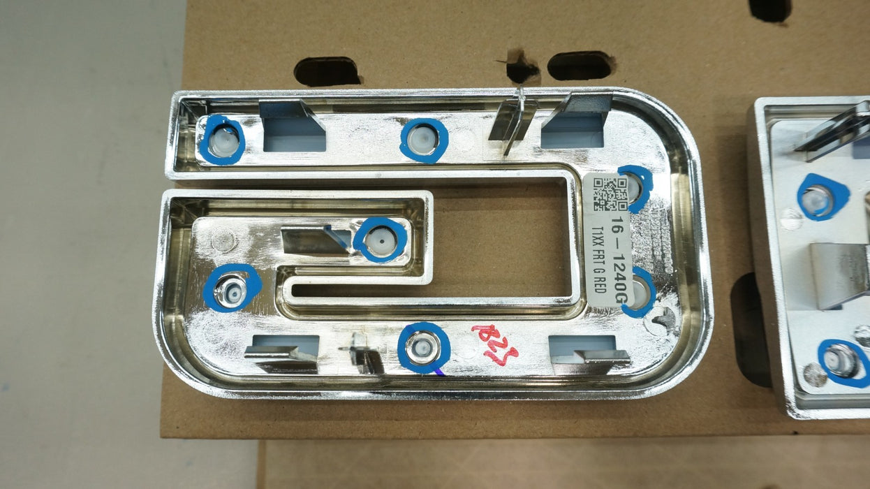 2025-2026 GMC YUKON / YUKON XL FRONT GRILLE EMBLEM BADGE OEM 85873630
