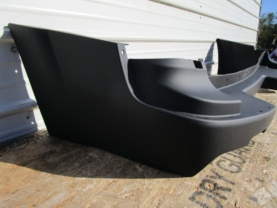2005 2006 2007 CHEVROLET TRAILBLAZER REAR UPPER BUMPER COVER OEM
