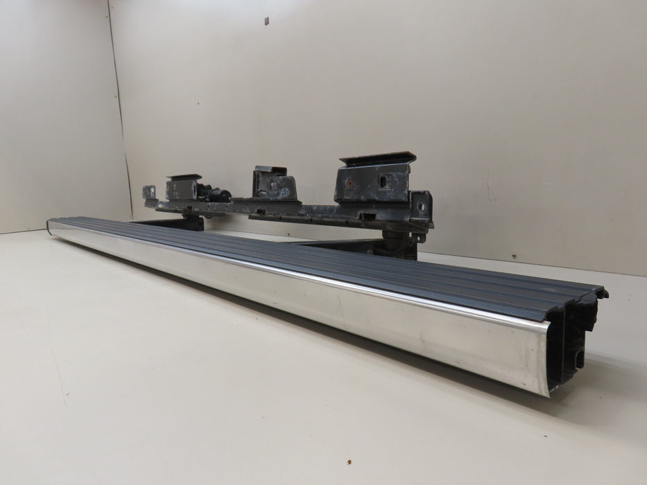 2020-2023 CHEVROLET/GMC SILVERADO SIERRA 1500 RIGHT POWER RUNNING BOARD OEM