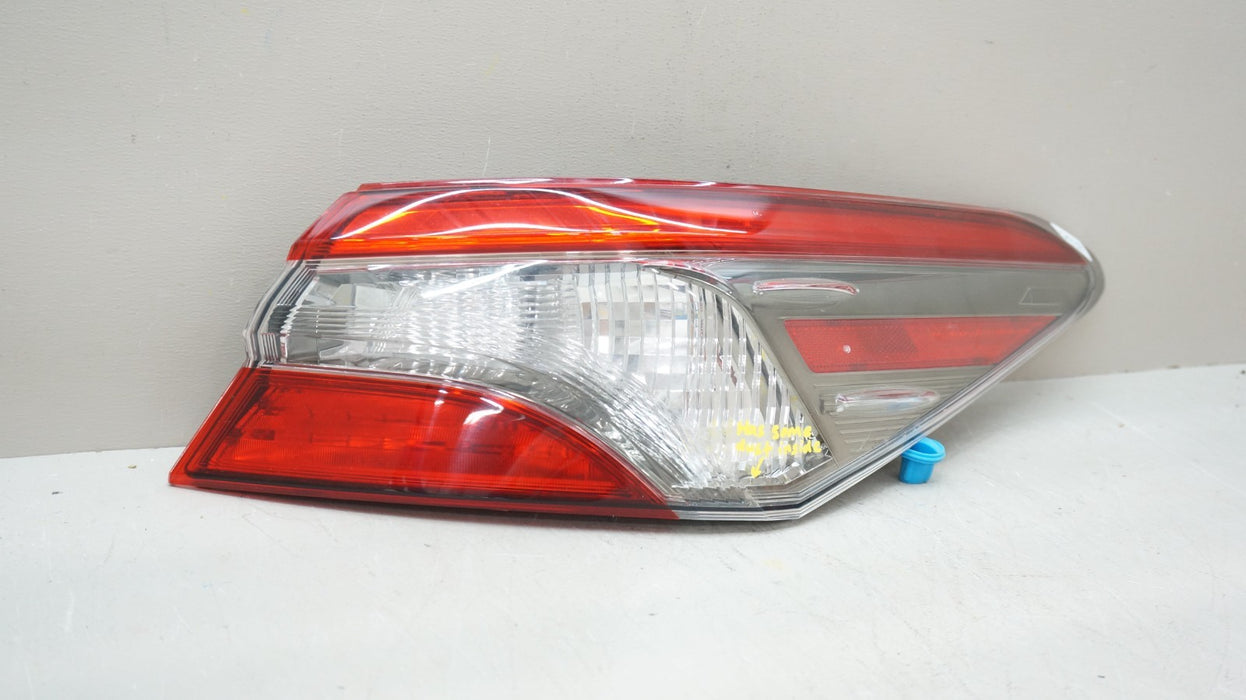 2018-2024 TOYOTA CAMRY REAR RIGHT PASSENGER SIDE TAIL LIGHT OEM