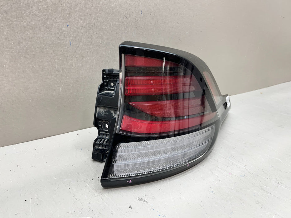 2023-2025 KIA SPORTAGE RH RIGHT PASSENGER OUTER TAIL LIGHT LAMP OEM 92402-DW000
