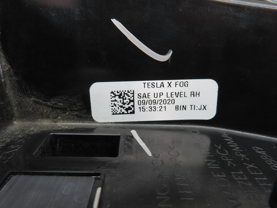 2016-2020 TESLA MODEL X FRONT RIGHT PASSENGER BUMPER FOG LIGHT LED OEM 1034327