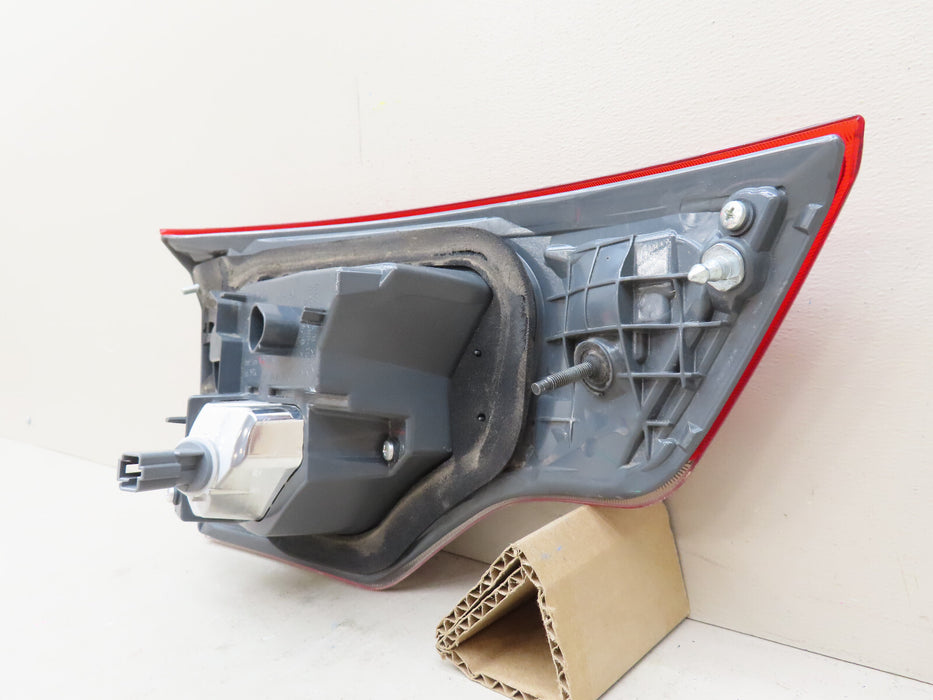 2017-2019 TOYOTA HIGHLANDER REAR RIGHT PASSENGER INNER TAIL LIGHT LED OEM