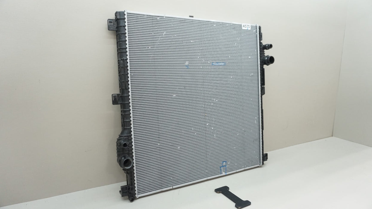 2022-2024 LAND ROVER RANGE ROVER HSE MAIN RADIATOR OEM L25951