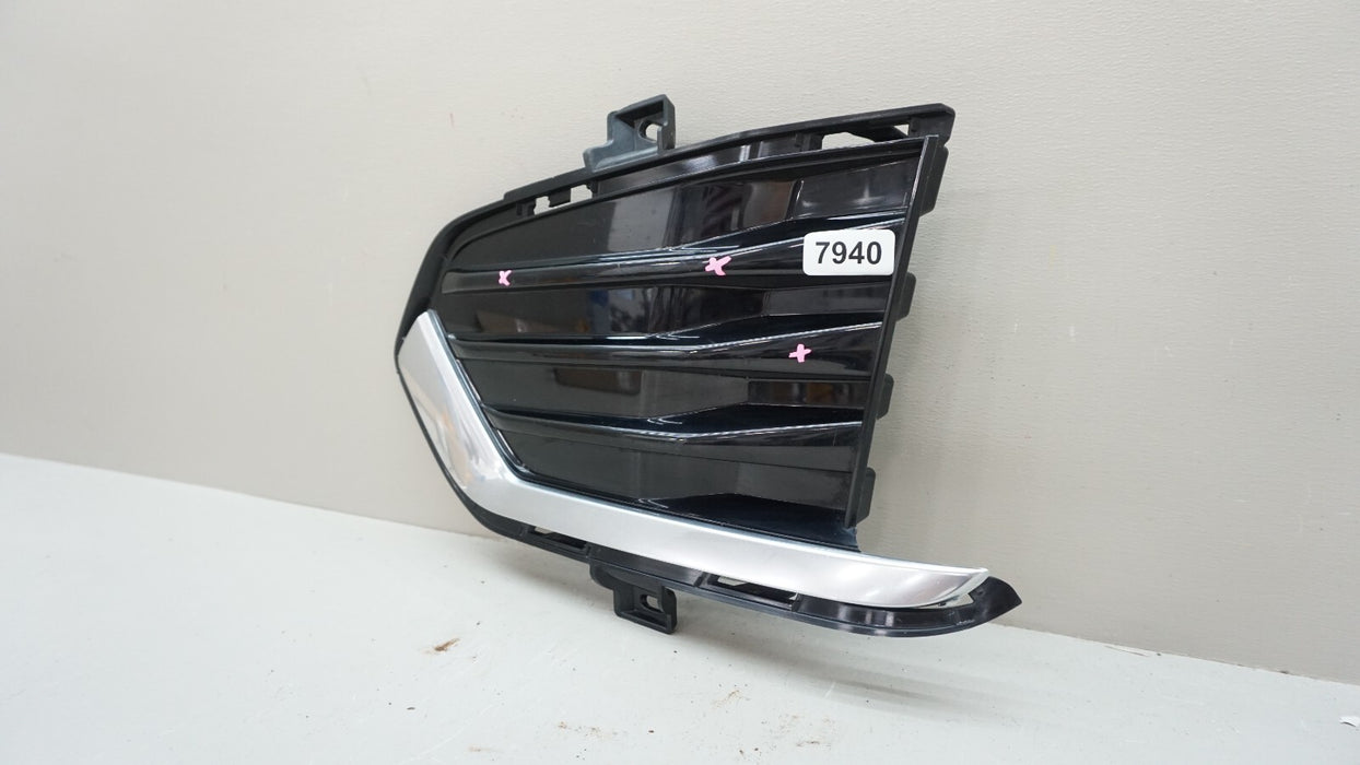 2017-2021 CADILLAC XT5 FRONT LEFT DRIVERS SIDE FOG LIGHT TRIM MOLDING OEM