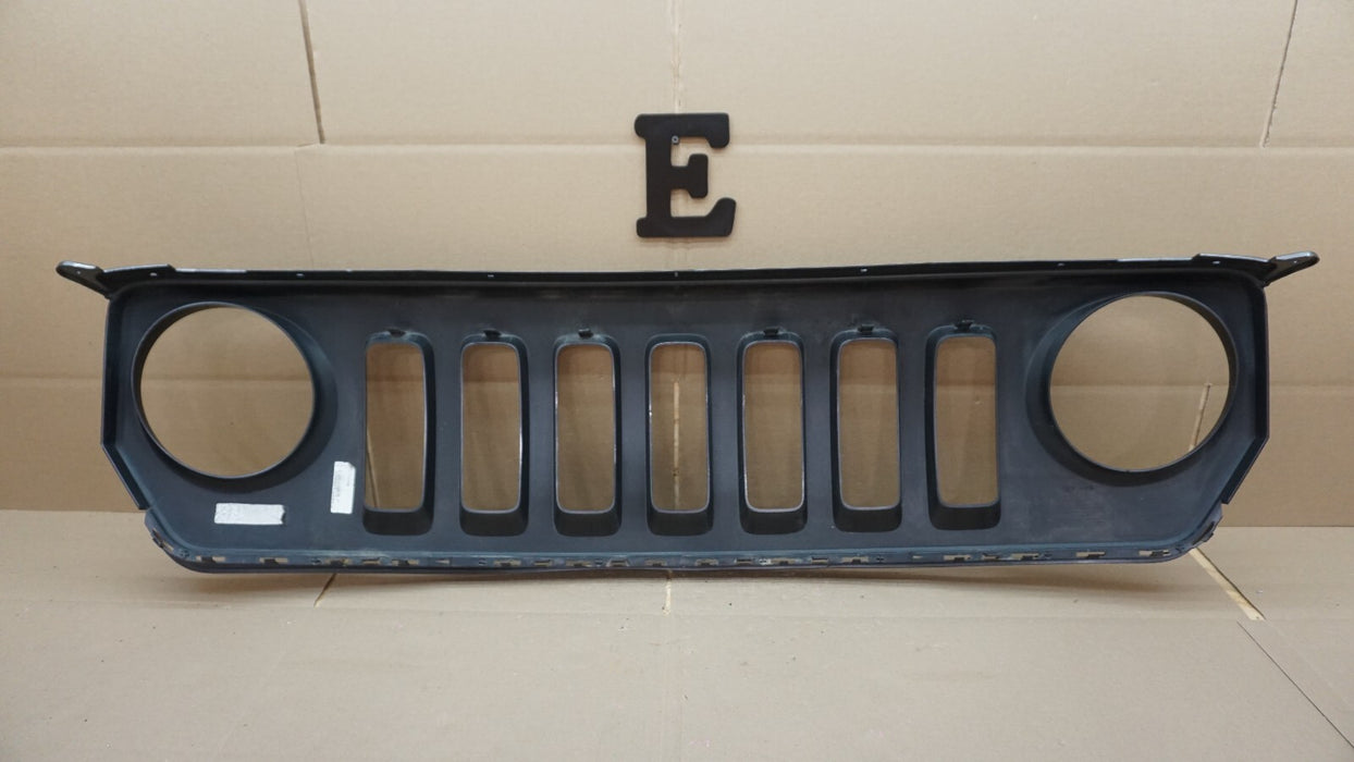 2011-2017 JEEP PATRIOT FRONT BUMPER GRILL GRILLE OEM 11 12 13 14 15 16 17