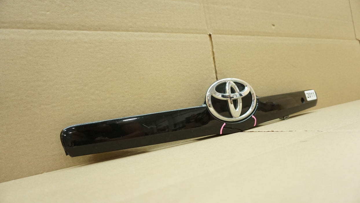 2007-2009 TOYOTA CAMRY GARNISH TAILGATE TRIM MOLDING OEM 76801-06120 07 08 09