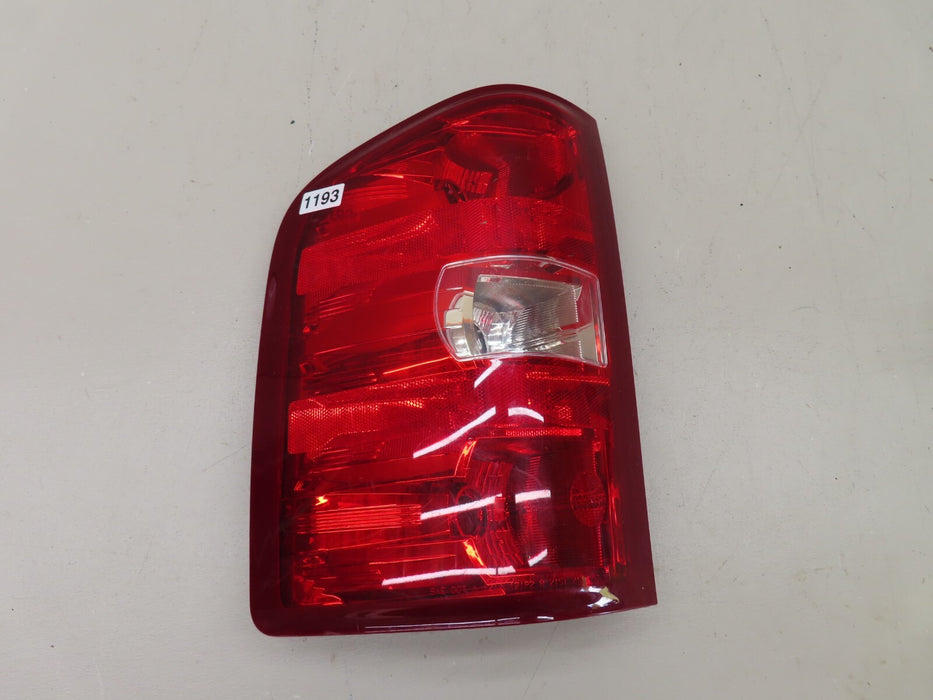 2007-2013 CHEVROLET SILVERADO 1500 REAR LEFT DRIVER SIDE TAIL LIGHT TAILLAMP OEM