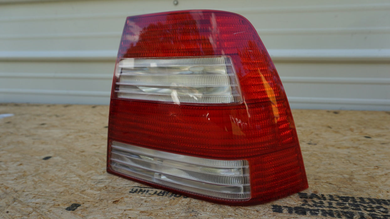 2004 2005 VW VOLKSWAGEN JETTA RIGHT REAR TAILLIGHT OEM