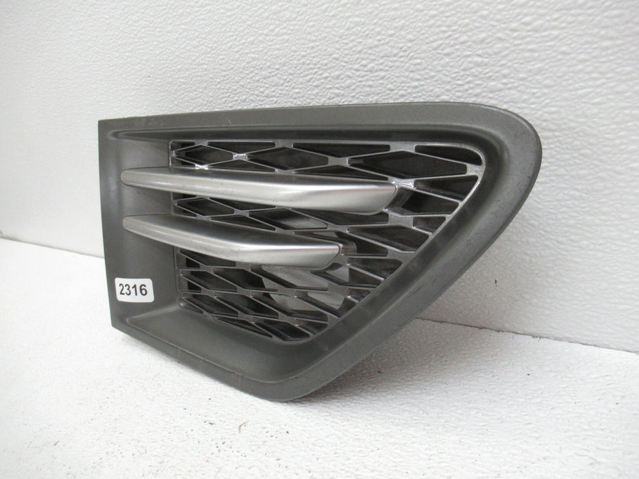 2010 - 2013 LAND RANGE ROVER SPORT FRONT RIGHT PASSENGER SIDE FENDER GRILLE OEM