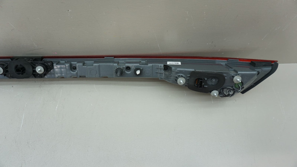 2021-2023 HYUNDAI ELANTRA REAR CENTER TRUNK TAIL LIGHT OEM 92409-AB000