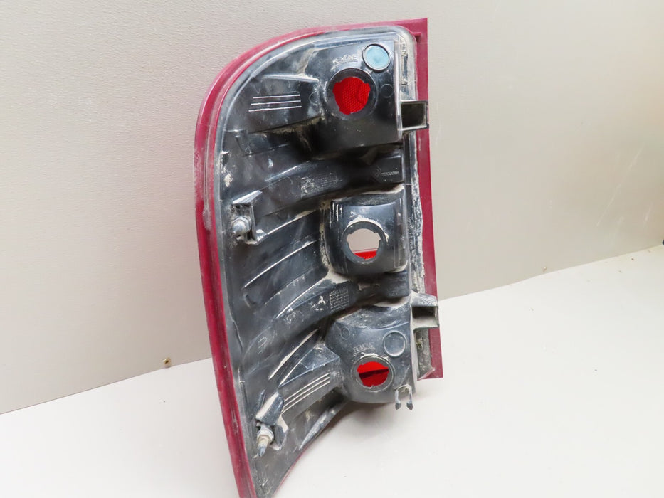 2007-2014 CHEVROLET SILVERADO REAR RIGHT PASSENGER SIDE LIGHT TAILLIGHT LAMP OEM