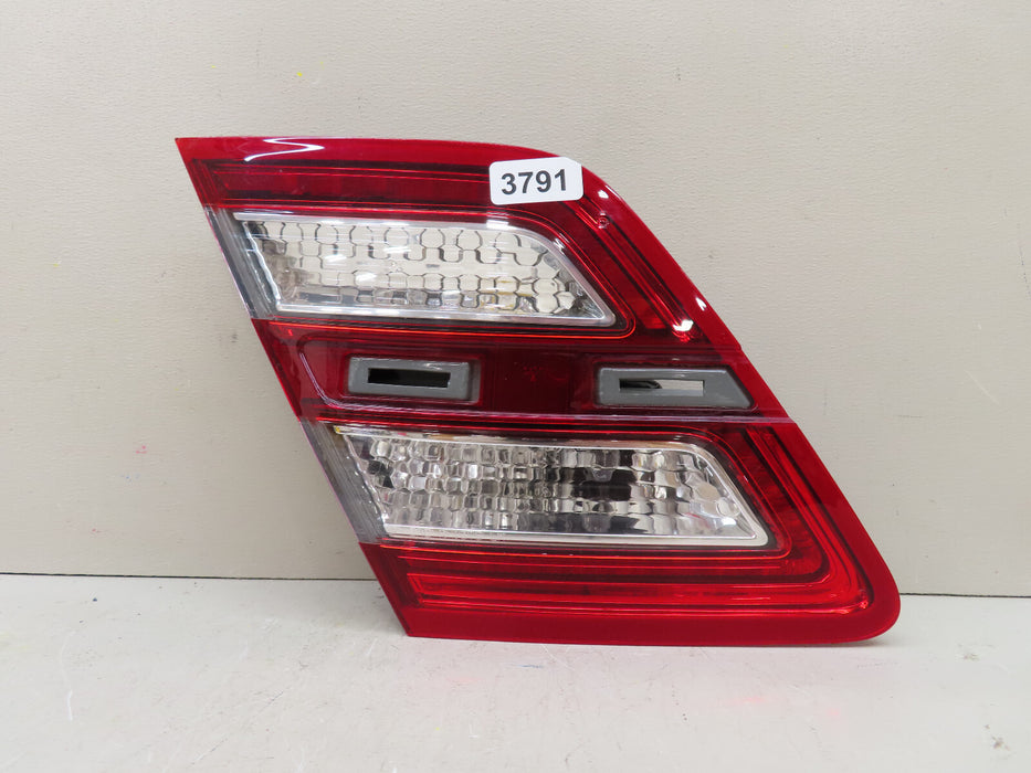 2013-2019 FORD TAURUS REAR LEFT DRIVER SIDE TRUNK INNER TAIL LIGHT OEM